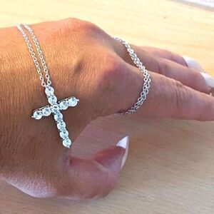 The Classic Cross 925 White Sapphire pendant necklace